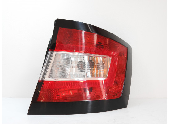 Světlo pravé zadní včetně nosiče žárovek Škoda Fabia III 3 6V combi 6V9945096